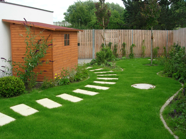Gartengestaltung mit Stilvollen Wegen und Pflanzbeeten